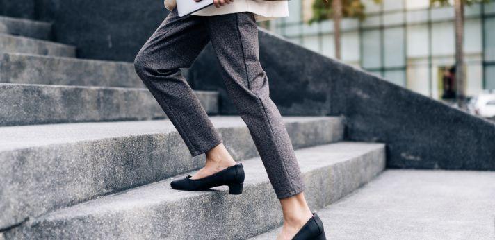 中卒の女性が稼ぎやすい仕事に就くための方法の画像