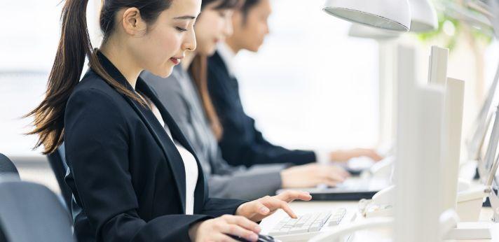 学校の事務員の仕事内容