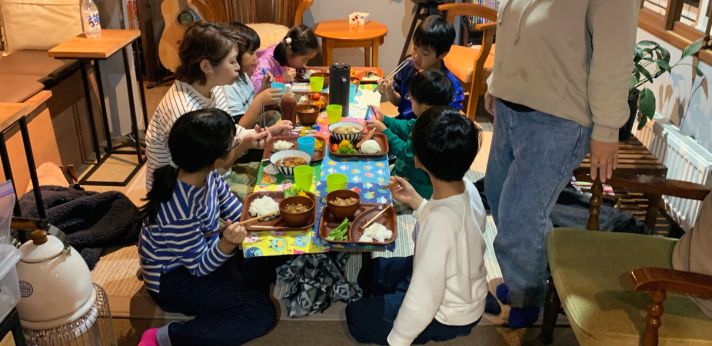 こども食堂や夜回り事業などを通じて子どもたちが安心できる居場所をつくる団体の画像