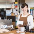 高卒者は接客業で正社員になれる？サービス業との違いや目指せる仕事を紹介