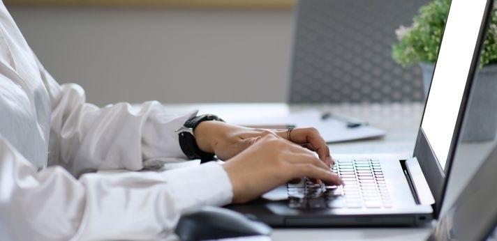 大学中退者が事務職のスキルを身につける3つの方法の画像