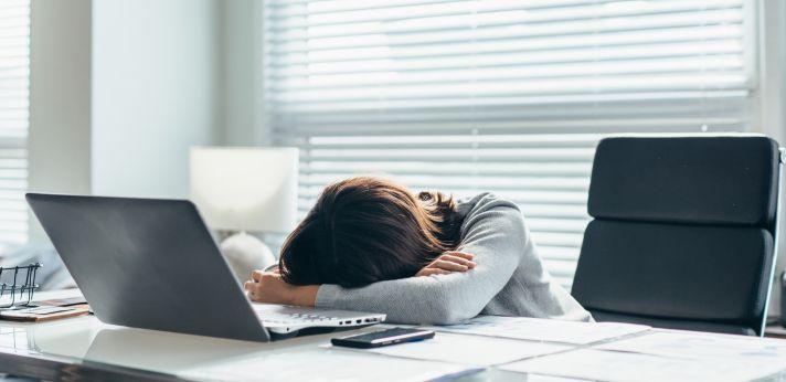 「働きたくない」と感じる理由とその対処法の画像