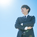 高卒で年収1000万は稼げる？高年収を目指せる仕事や役立つ資格を紹介