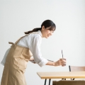 カフェ店員の仕事内容とやりがいは？なる方法や年収も解説