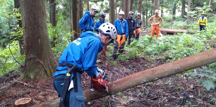 プロの技術と市民の力で信州の森を守り里山再生に挑戦する団体の画像