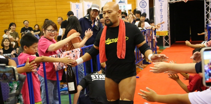 老若男女が笑顔になる「プロレス大会」の画像
