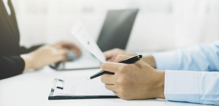 解雇は再就職先に知られる?の画像