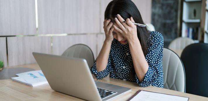 仕事が憂鬱なまま働き続ける3つのリスク