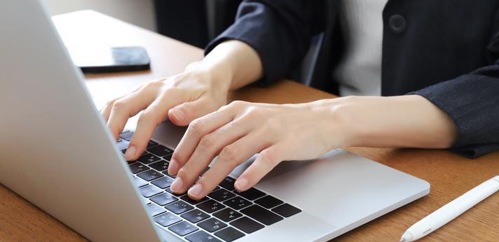 書類選考の合格連絡が遅い!企業への問い合わせ方法の画像