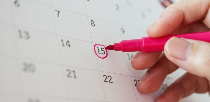 休みが少ないのは何日以下?年間休日の平均と最低ラインの画像