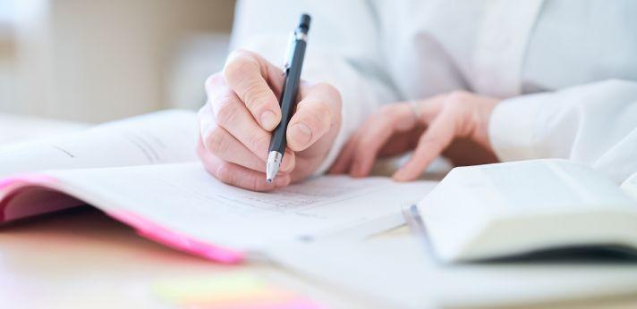 働く自信がないと感じるときは資格を取得すべき?の画像