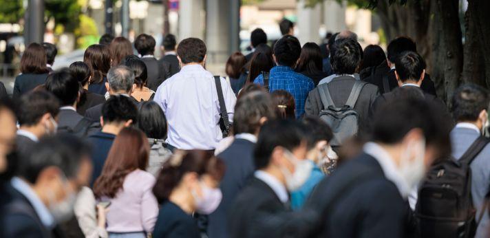 高卒・大卒の就職内定率と離職率の画像