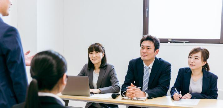 正社員の面接に適している服装のポイントの画像