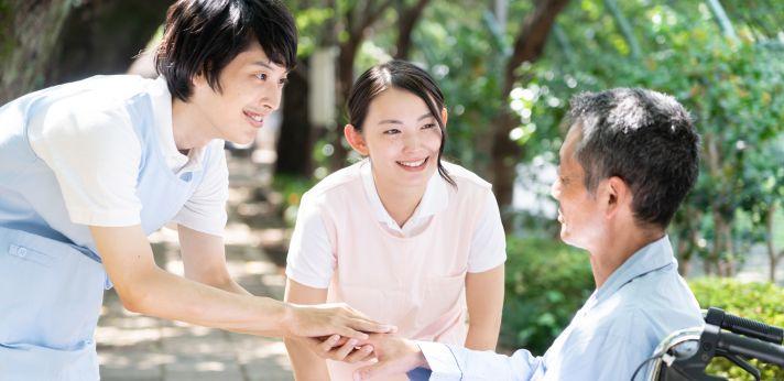 施設介護の画像