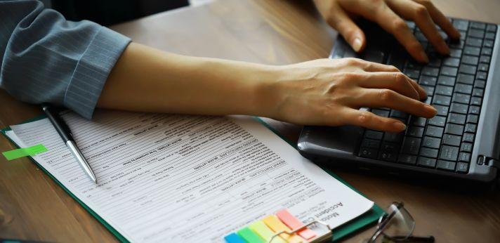 未経験から事務職を目指すメリット・デメリットの画像