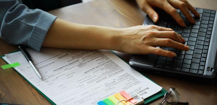 未経験から事務職を目指すメリット・デメリットの画像