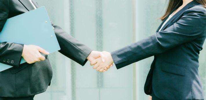 新卒で早期退職するメリットの画像