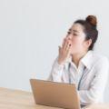 仕事中なのに眠い…眠気を吹き飛ばす対処法